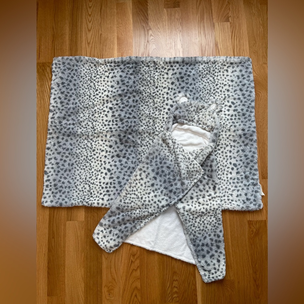 Pottery Barn Kids Snow leopard bundle - Picture 1 of 8